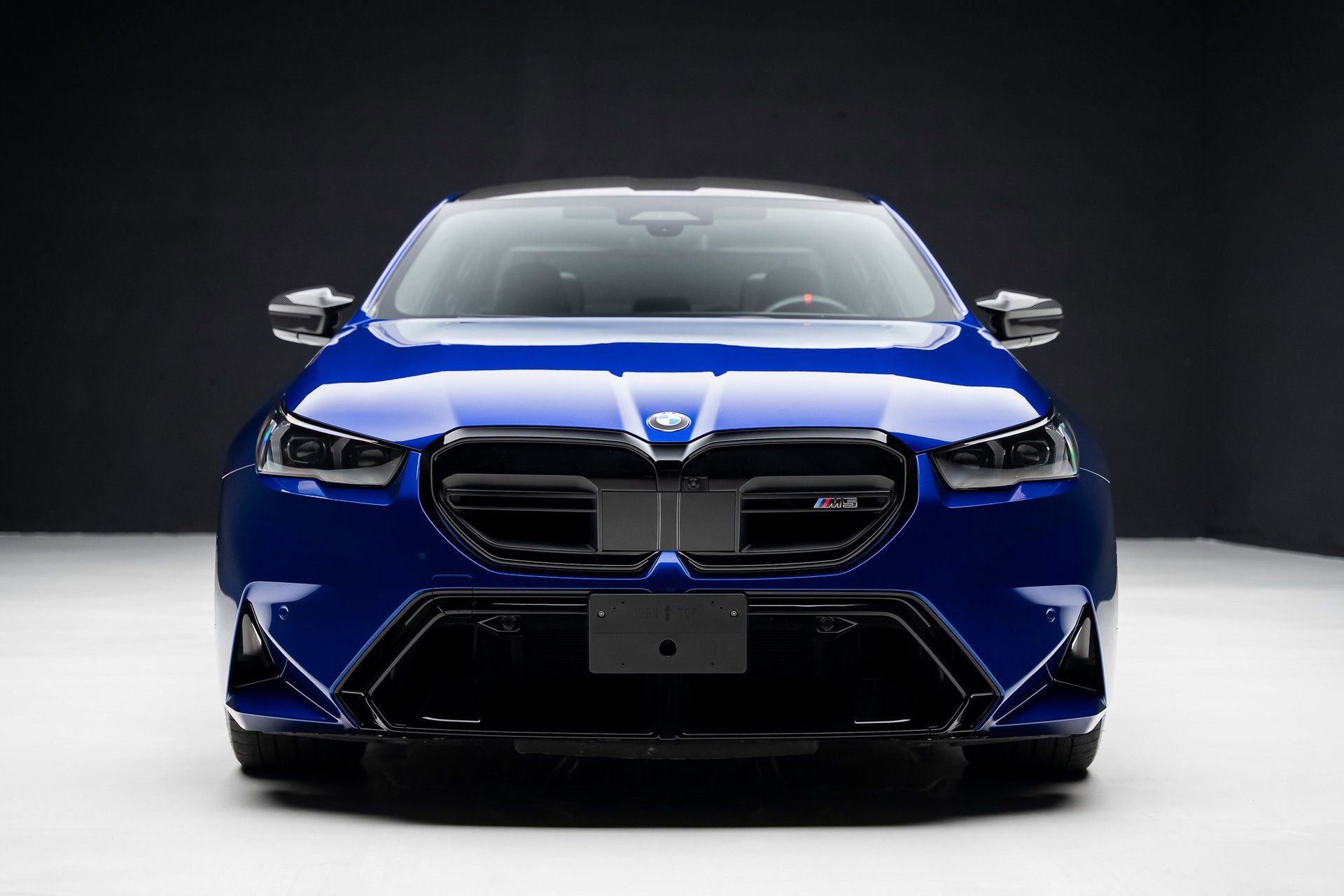 Used 2025 BMW M5 w/ Carbon Package image 7