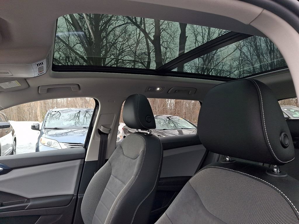 Certified 2022 Volkswagen Taos SE image 14