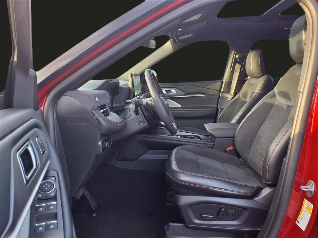 Used 2025 Ford Explorer ST image 23