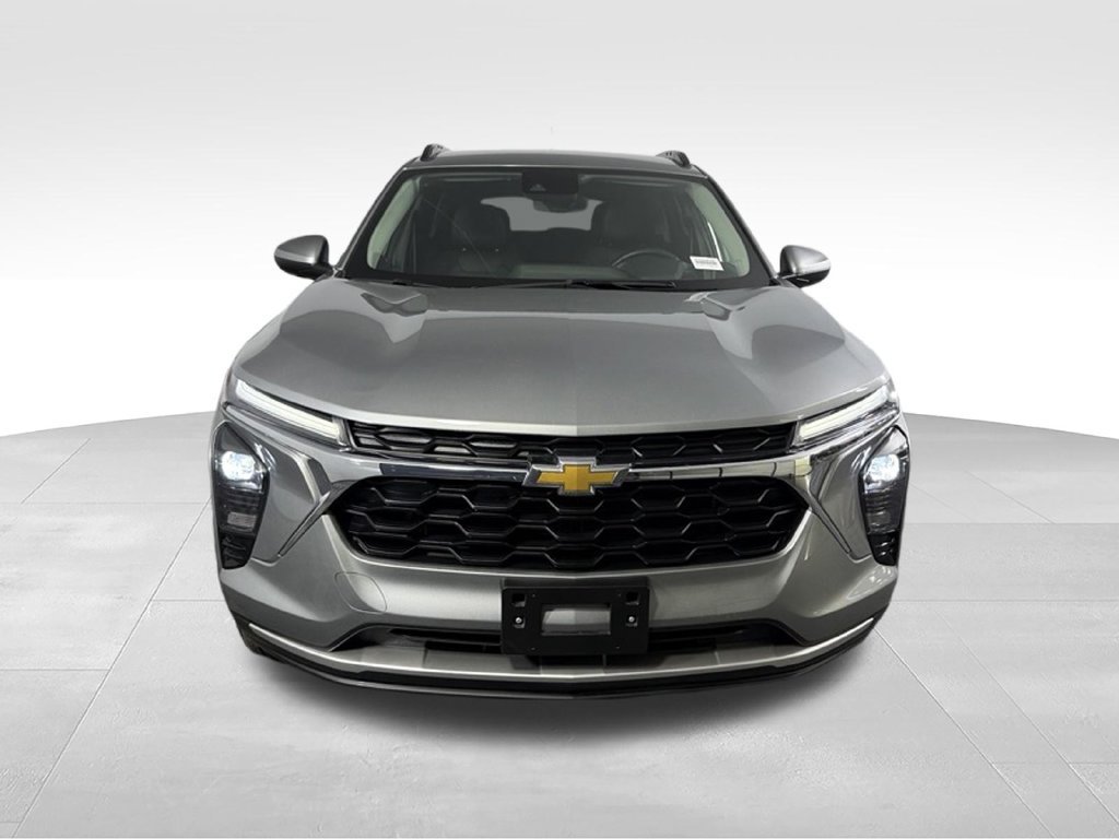 Used 2025 Chevrolet Trax LT w/ LT Convenience Package FWD image 4