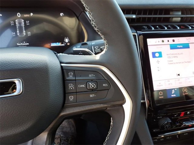 Used 2025 Jeep Grand Cherokee Limited w/ Luxury Tech Group II image 20