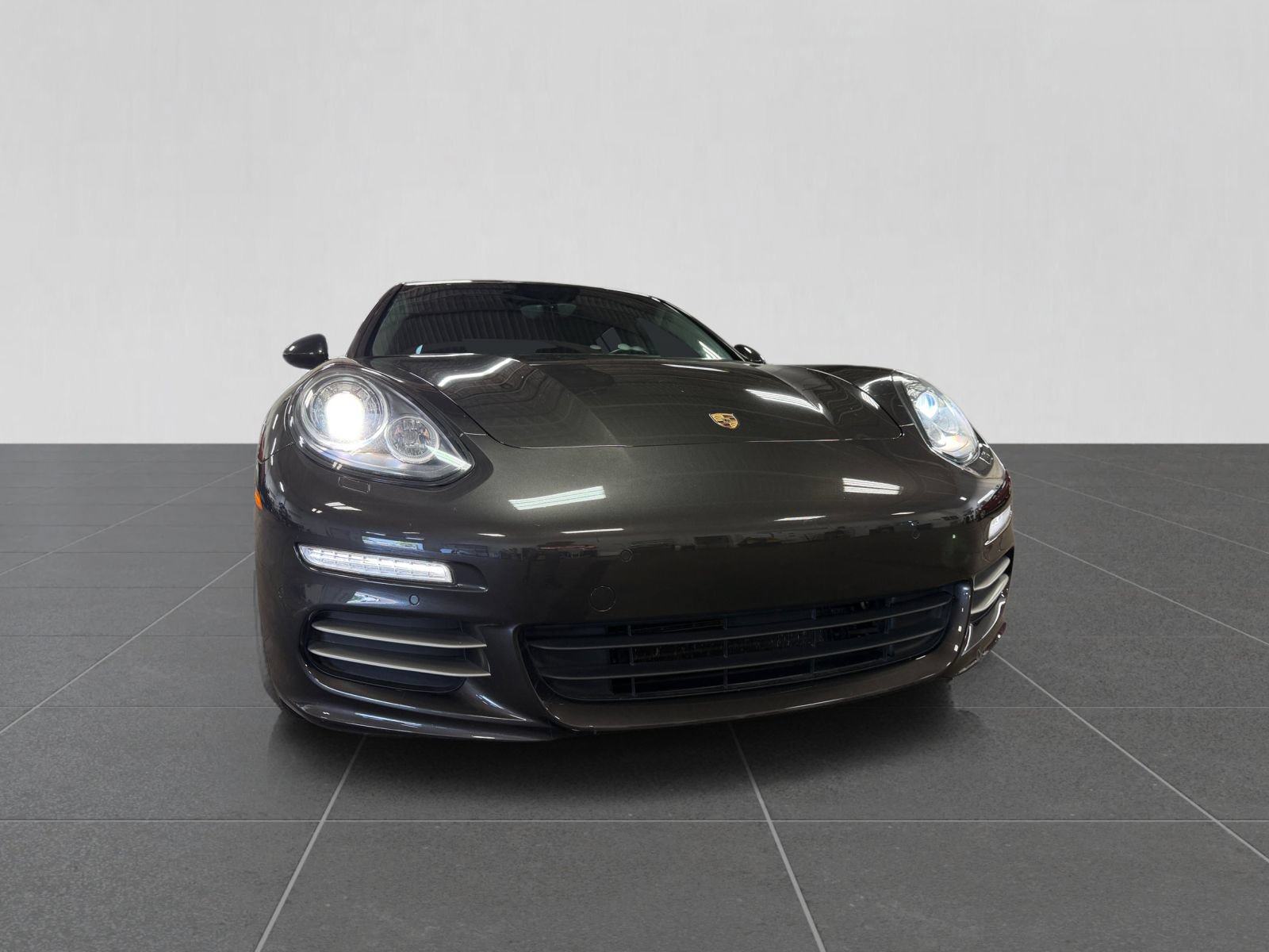 Used 2014 Porsche Panamera 4 w/ Premium Package AWD/4WD image 43