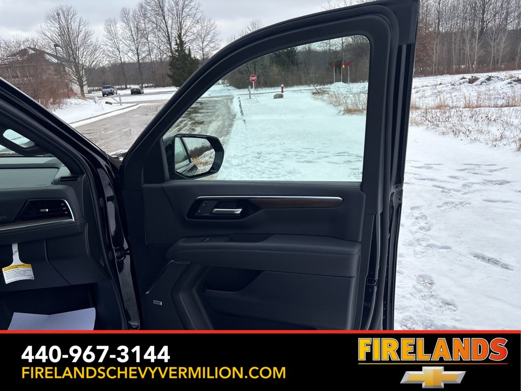 Used 2025 Chevrolet Suburban High Country image 36