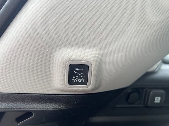 Used 2023 Jeep Grand Cherokee Limited w/ Luxury Tech Group II image 12