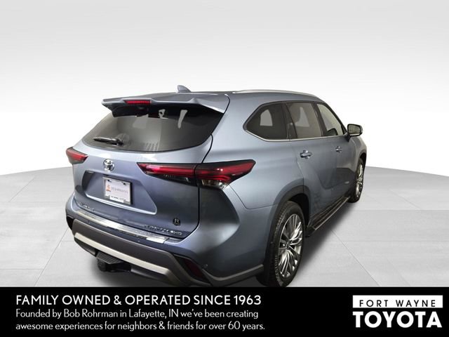 Used 2024 Toyota Highlander Platinum AWD/4WD image 7