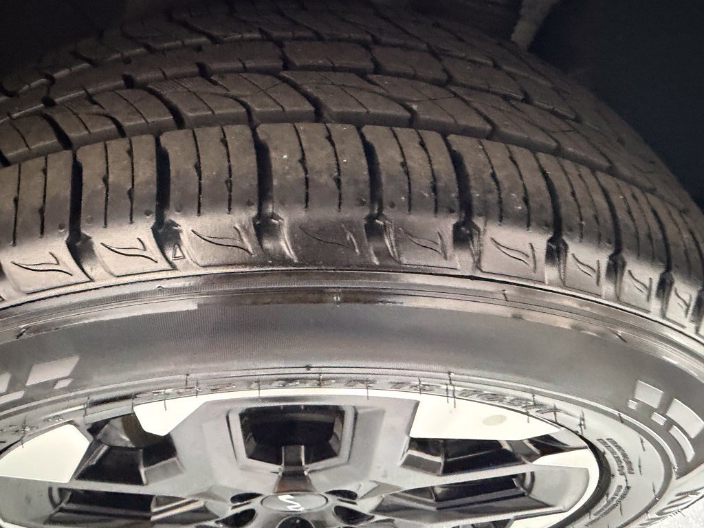 Used 2025 Kia Sorento S AWD/4WD image 12