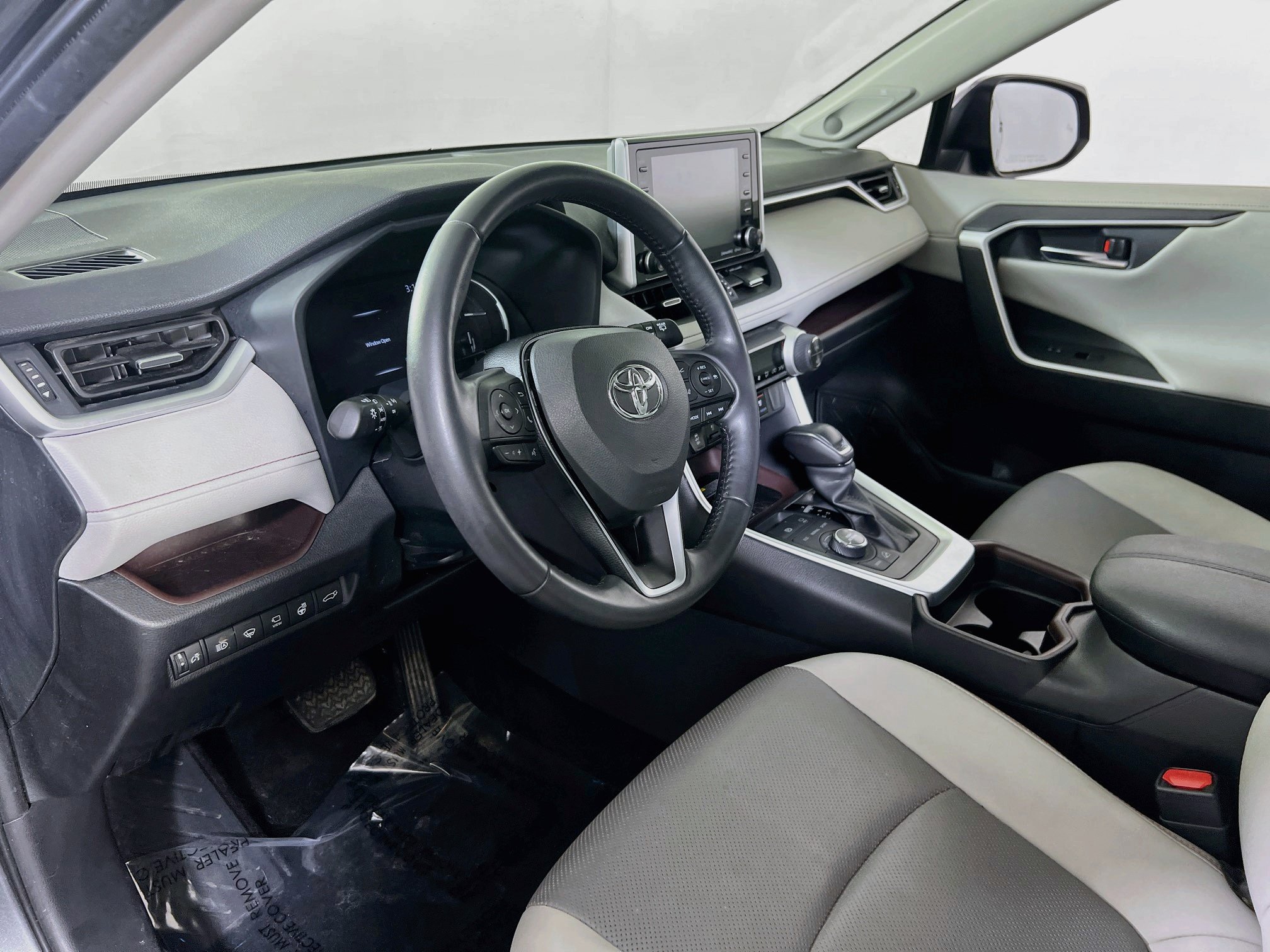 Used 2020 Toyota RAV4 Limited AWD/4WD image 9