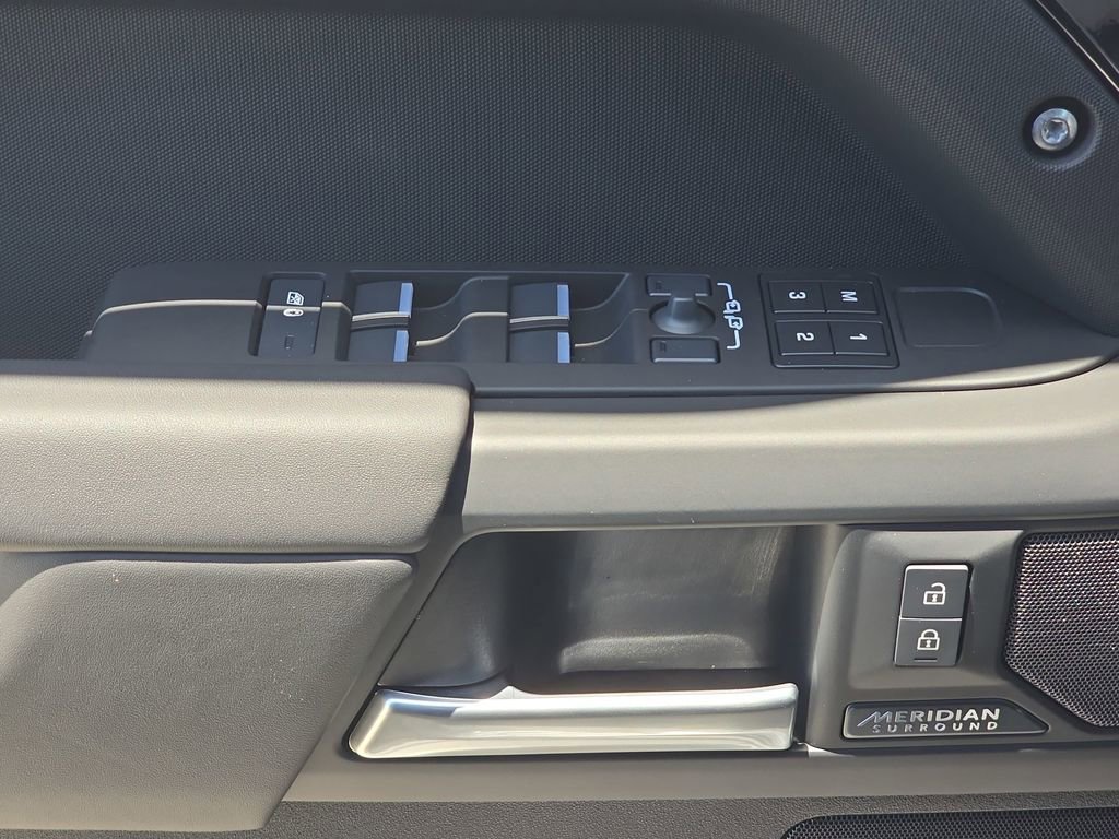 New 2026 Land Rover Defender 110 X-Dynamic SE AWD/4WD image 28
