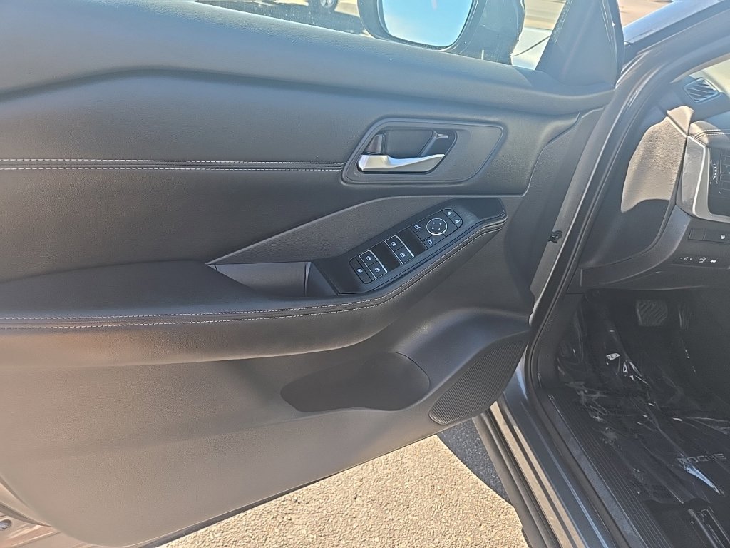 Used 2026 Nissan Rogue SL AWD/4WD image 9