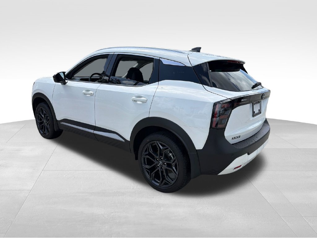 New 2026 Nissan Kicks SR w/ SR Premium Package FWD image 5