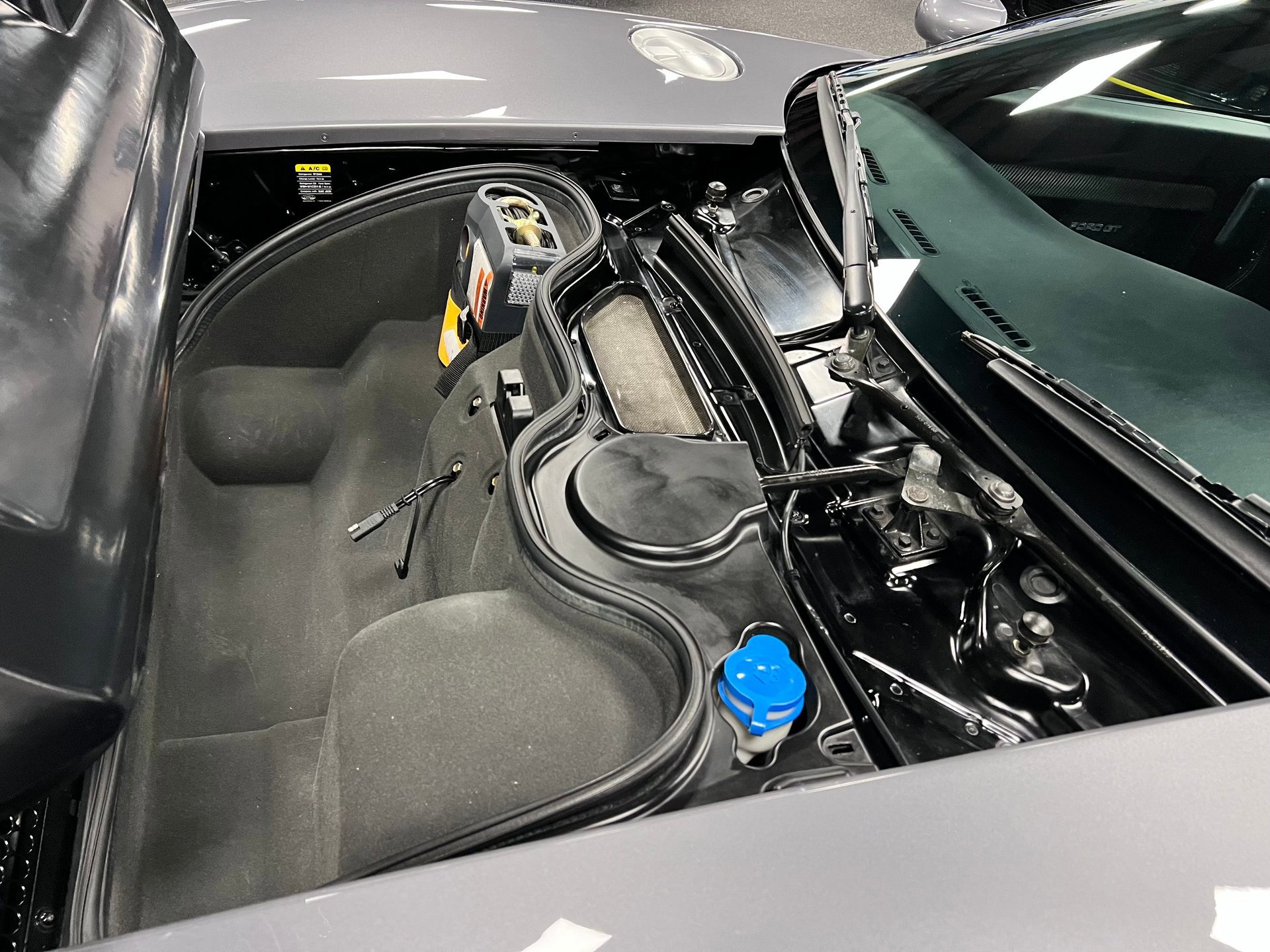Used 2006 Ford GT RWD image 13