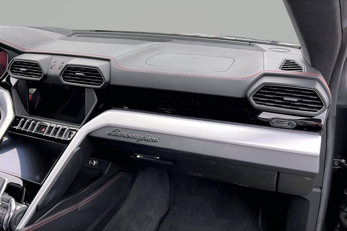 Used 2019 Lamborghini Urus AWD/4WD image 17