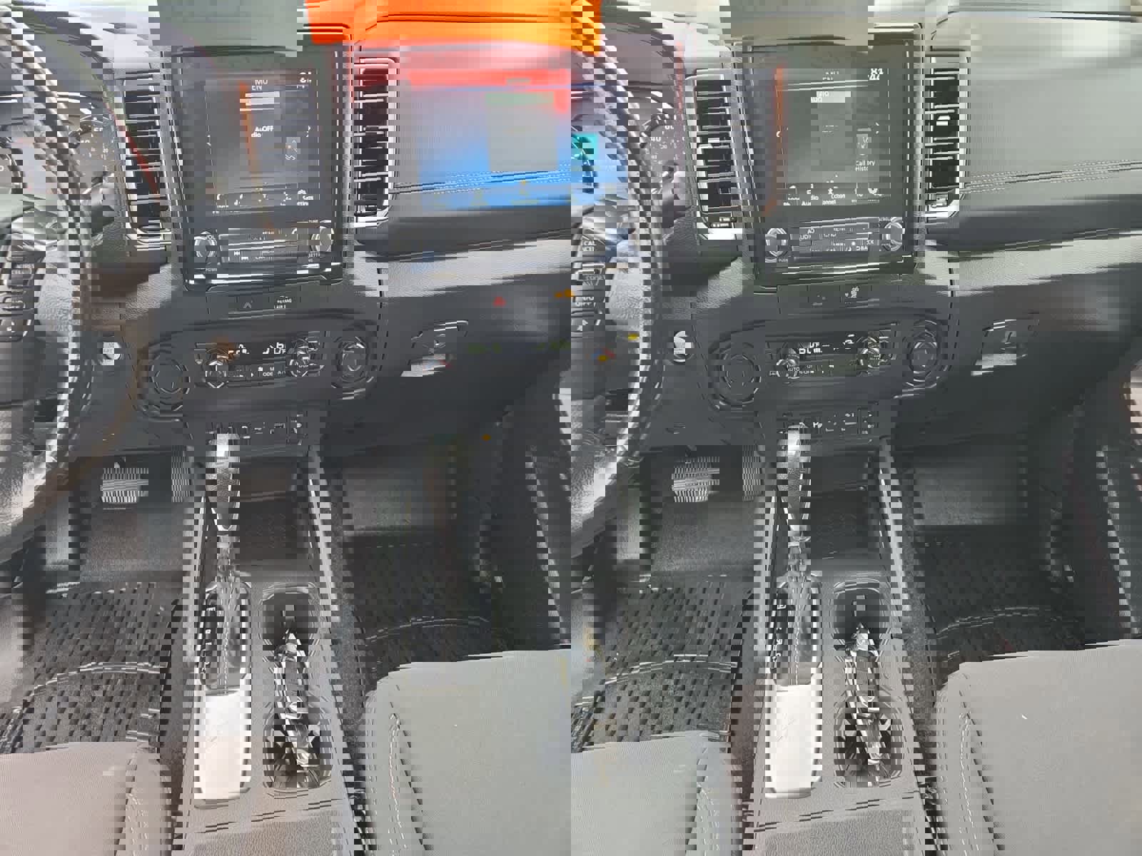 Used 2022 Nissan Frontier SV image 11