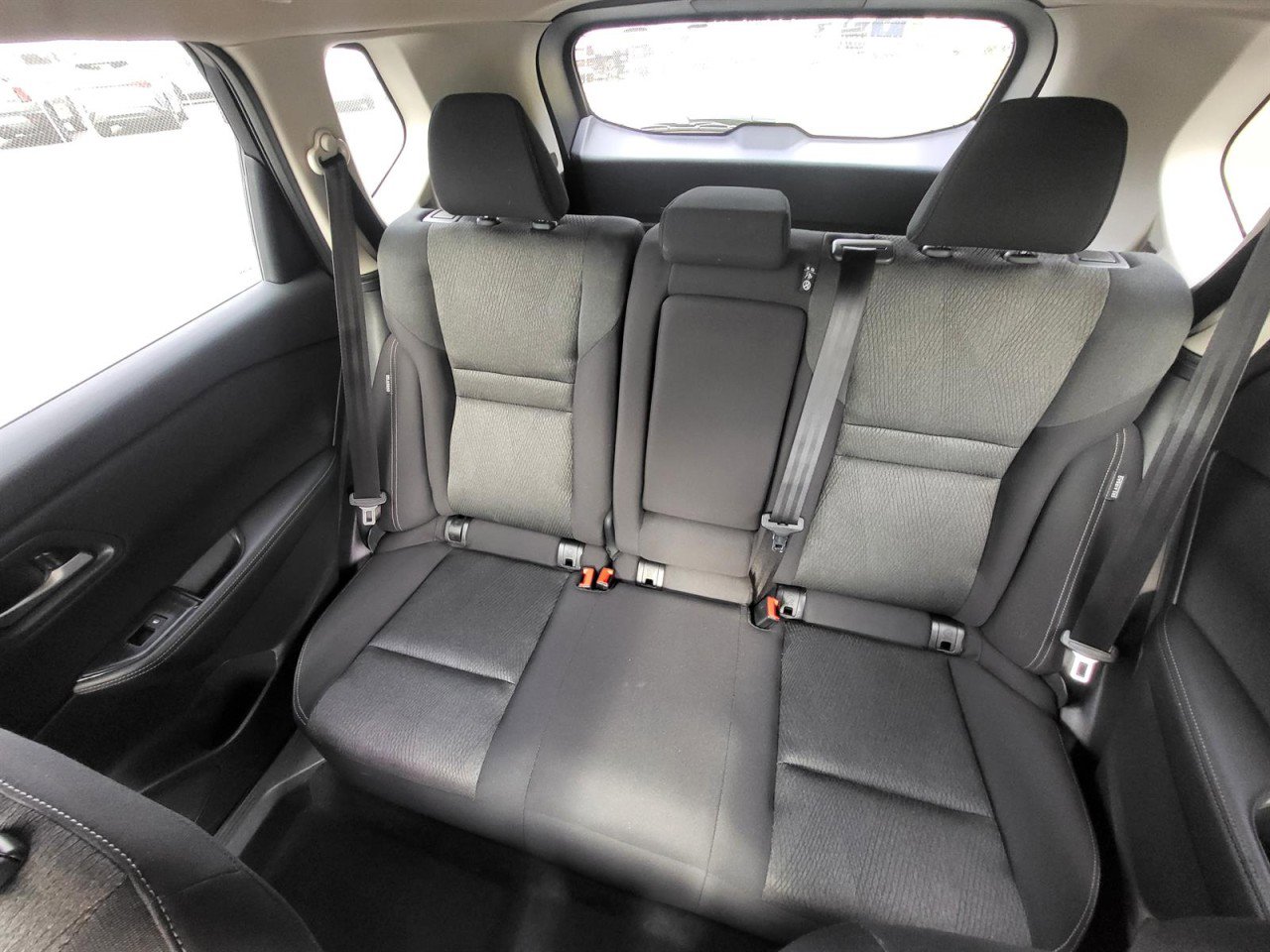 Used 2025 Nissan Rogue SV image 13