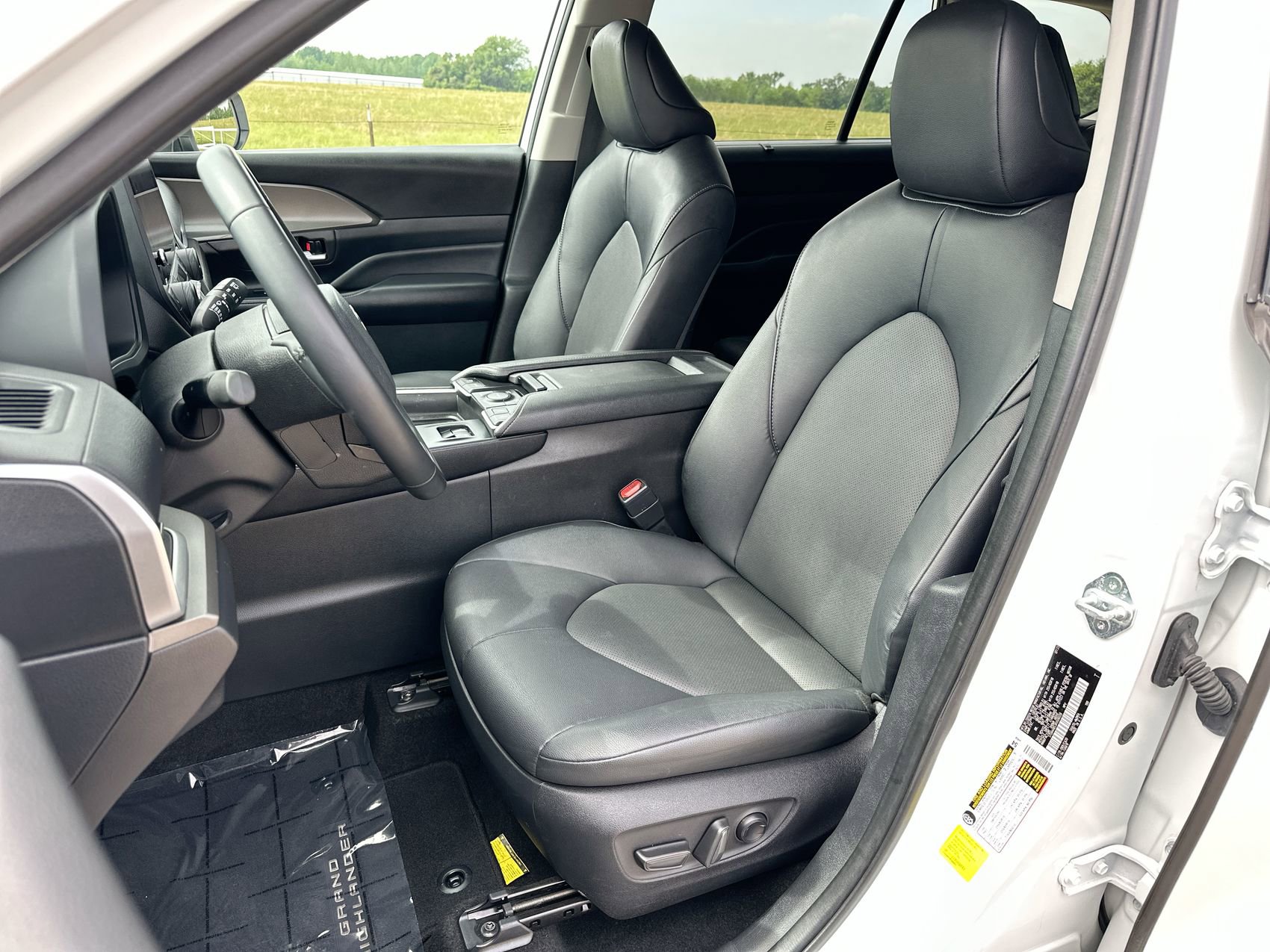 Used 2024 Toyota Grand Highlander AWD image 11