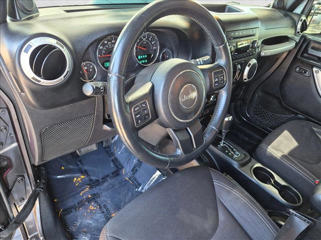 Used 2014 Jeep Wrangler Unlimited Sahara w/ Connectivity Group AWD/4WD image 10