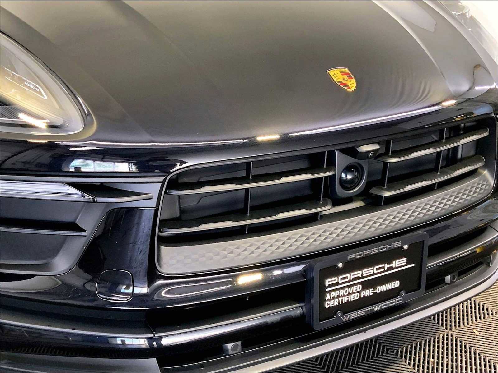 Certified 2025 Porsche Macan image 34