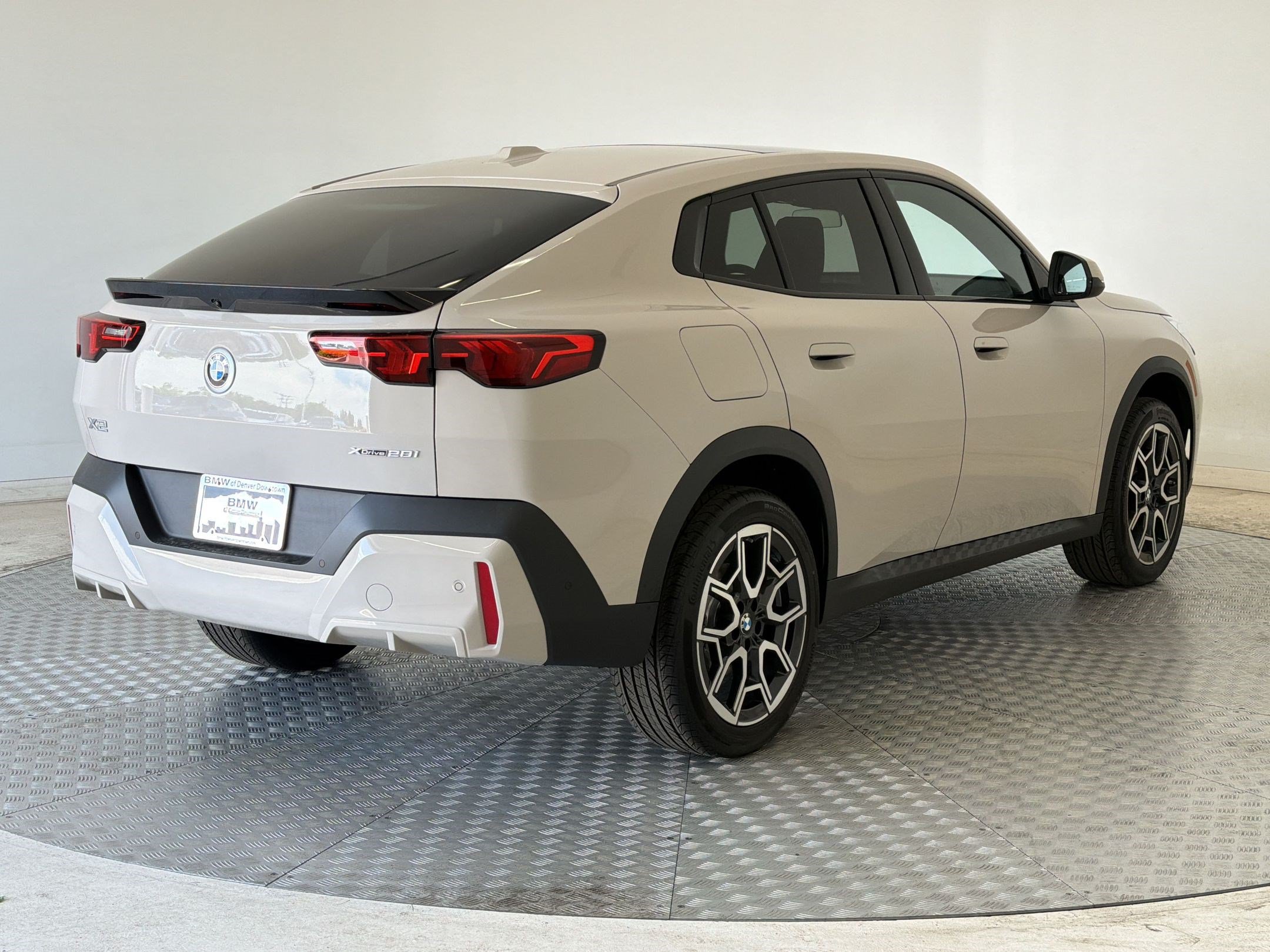New 2026 BMW X2 xDrive28i AWD/4WD image 9