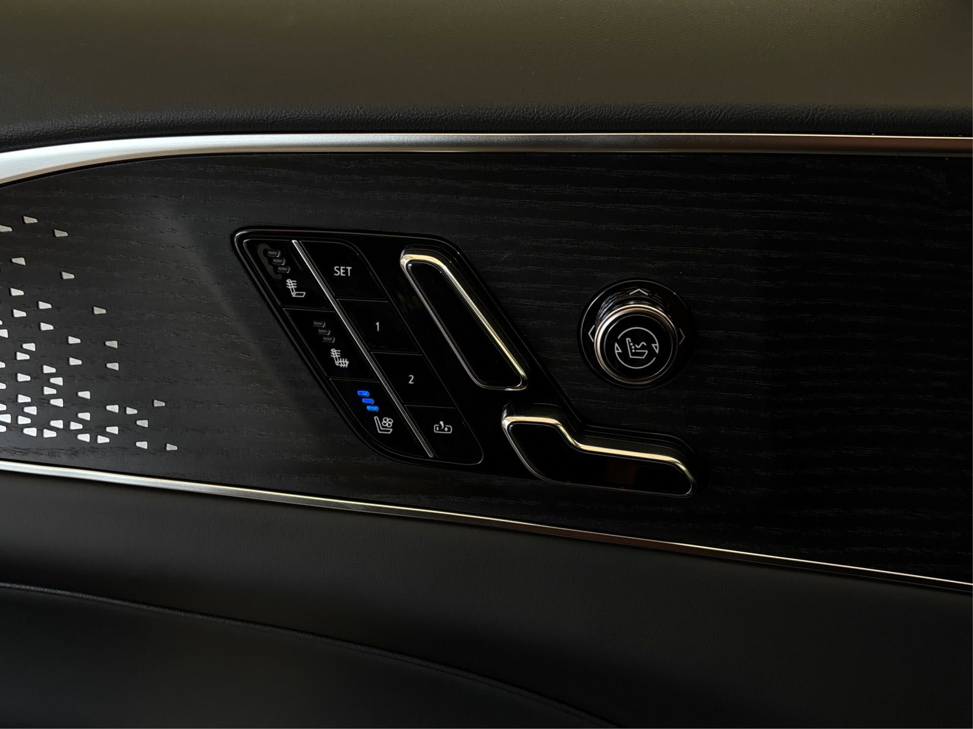 New 2026 Cadillac Lyriq V image 32