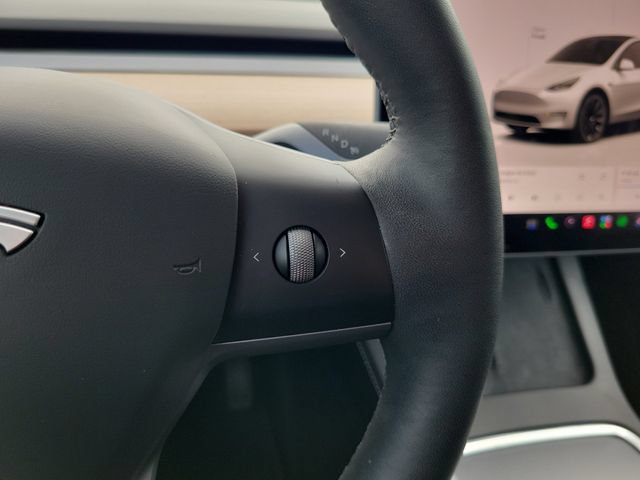 Used 2025 Tesla Model Y Long Range RWD image 23
