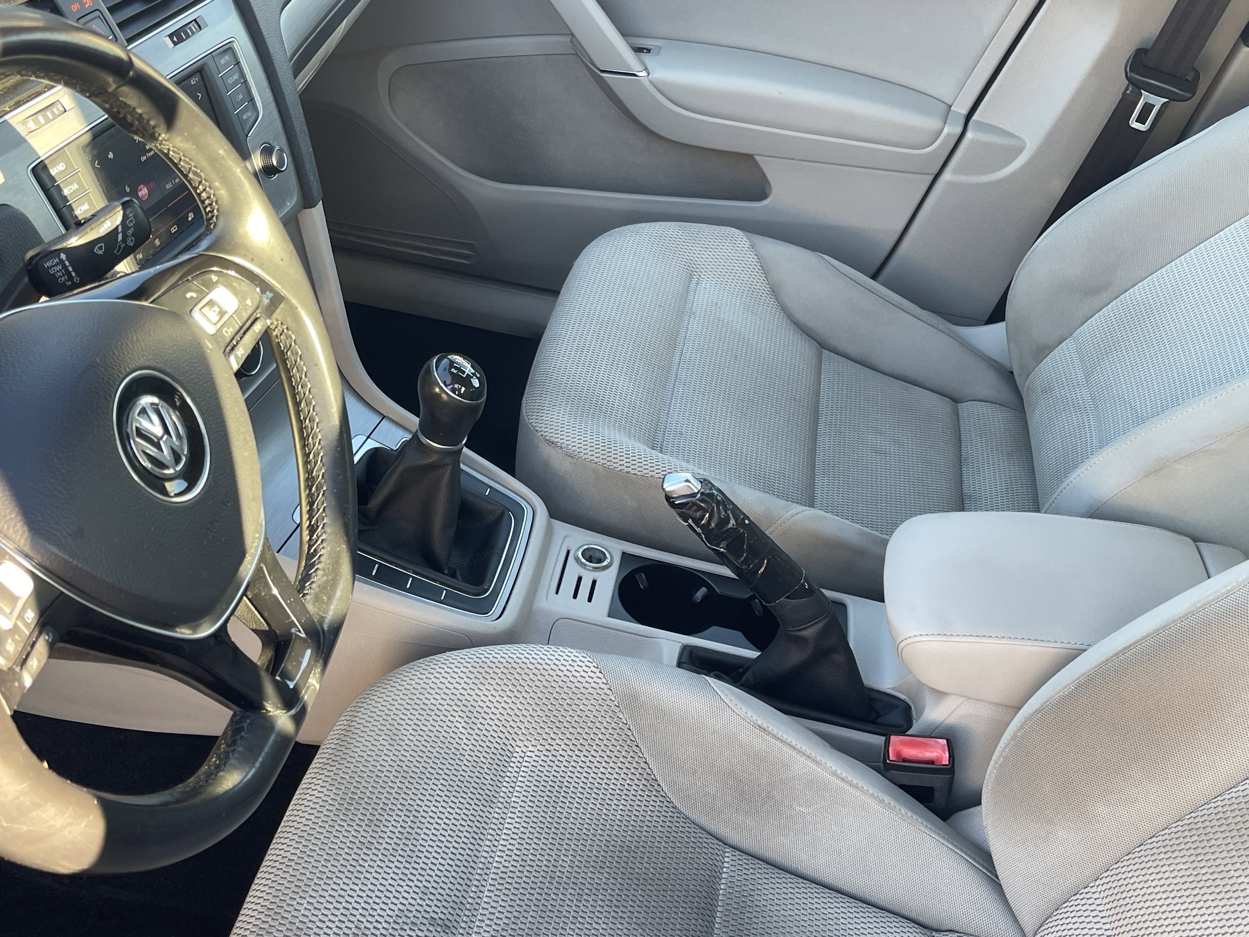 Used 2016 Volkswagen Golf S image 10