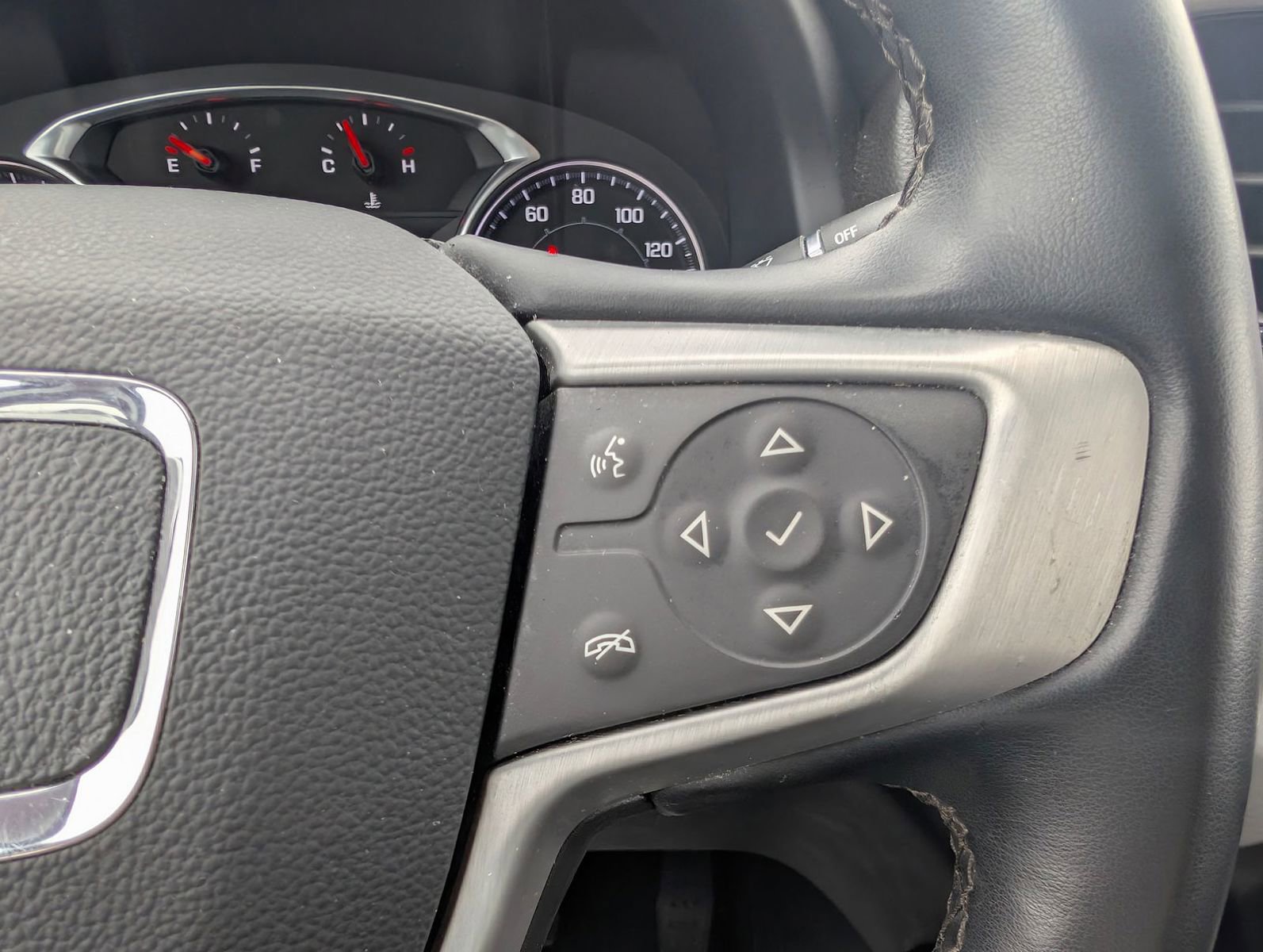 Used 2023 GMC Acadia SLT image 17