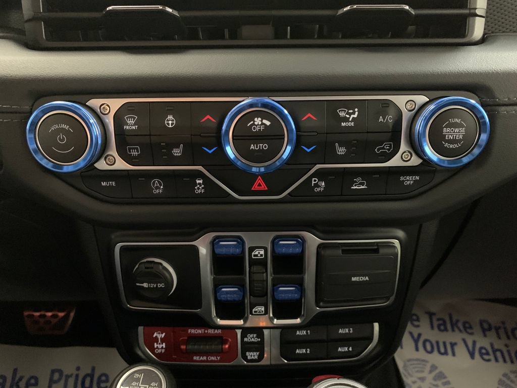 Used 2024 Jeep Wrangler Unlimited Rubicon AWD/4WD image 27