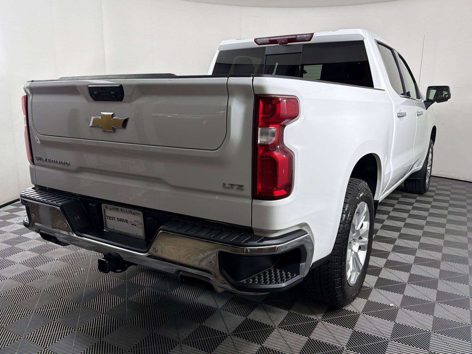 Used 2024 Chevrolet Silverado 1500 LTZ w/ Technology Package AWD/4WD image 6