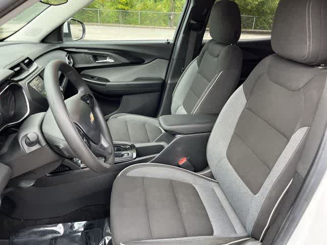 Used 2022 Chevrolet TrailBlazer LT w/ Confidence II Package FWD image 10