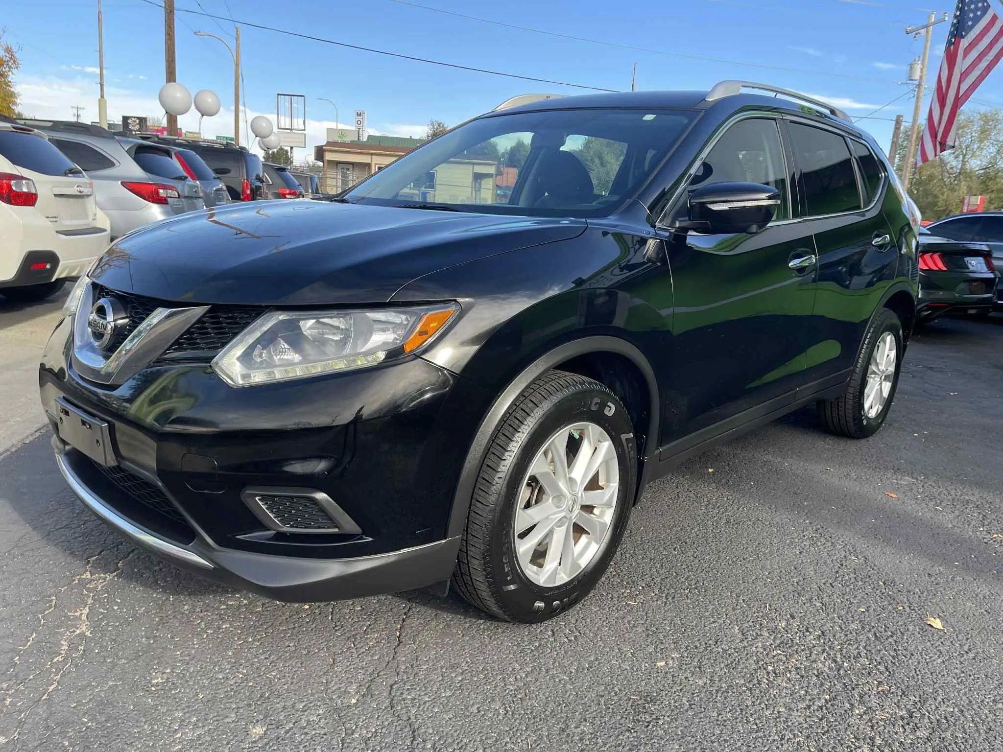 Used 2015 Nissan Rogue SV w/ SV Premium Package image 3