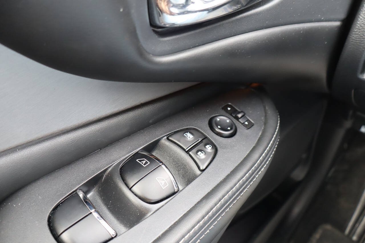 Used 2020 Nissan Murano SL w/ Moonroof Package AWD/4WD image 15