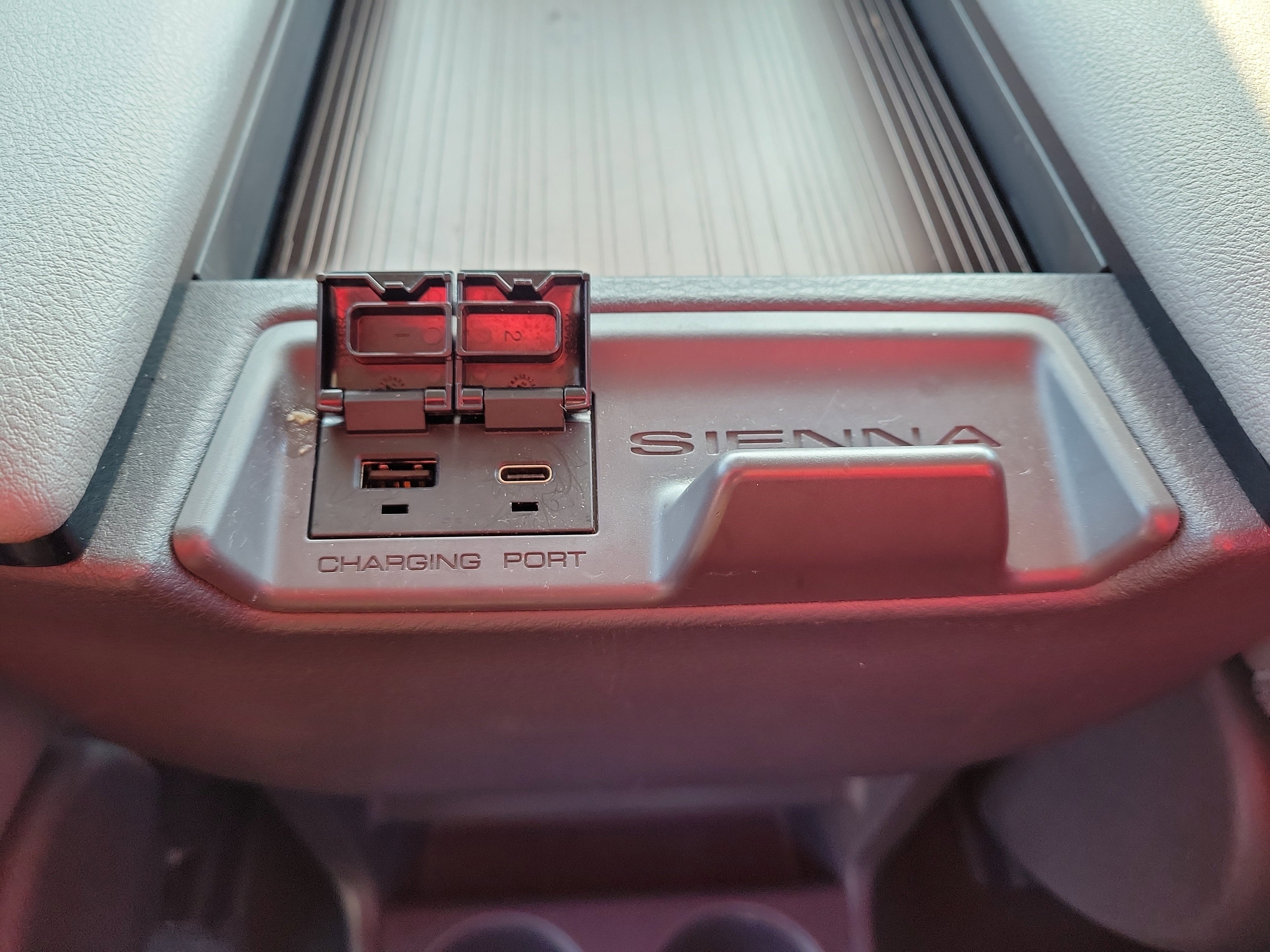 Used 2021 Toyota Sienna XLE image 13