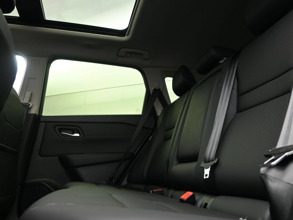 Used 2026 Nissan Rogue Dark Armor FWD image 14