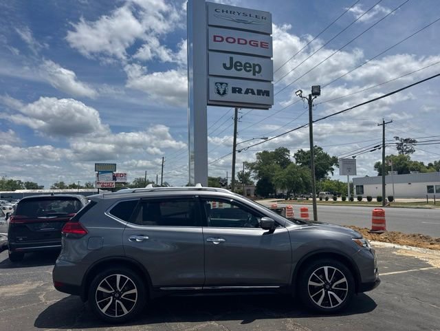 Used 2017 Nissan Rogue SL w/ SL Premium Package FWD image 2