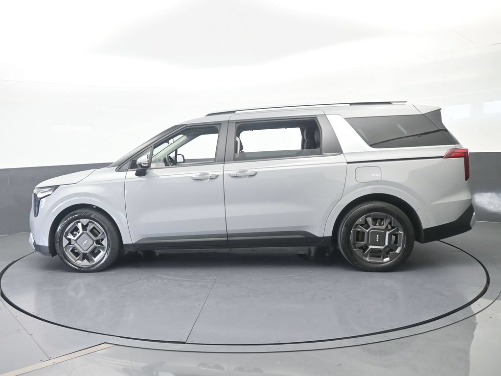 Used 2025 Kia Carnival EX FWD image 3