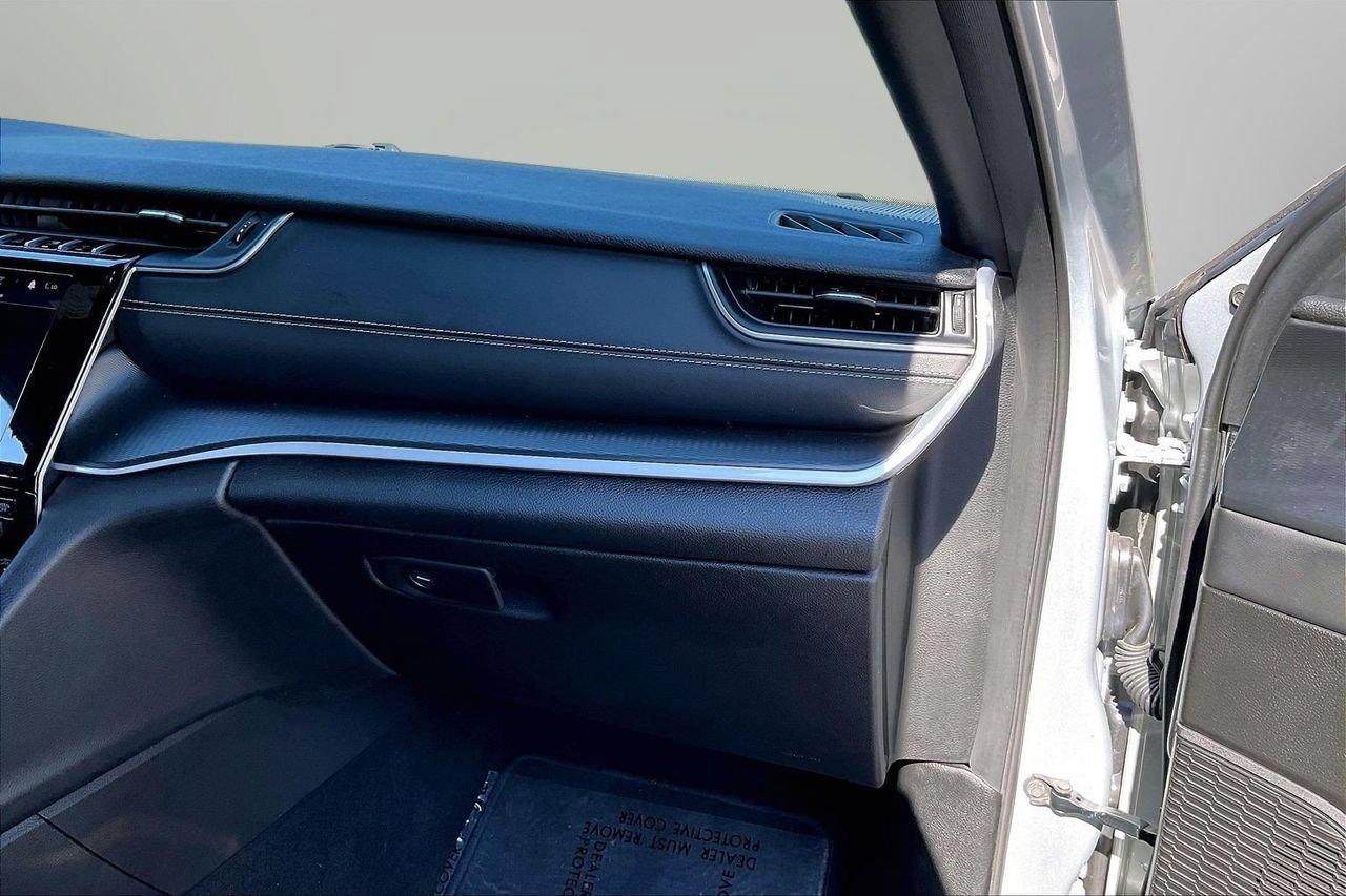 Certified 2025 Jeep Grand Cherokee Altitude AWD/4WD image 19