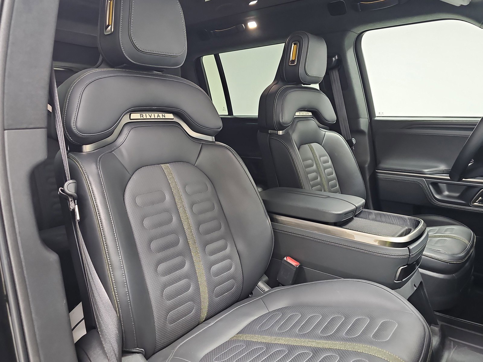 Used 2024 Rivian R1S Adventure AWD/4WD image 24