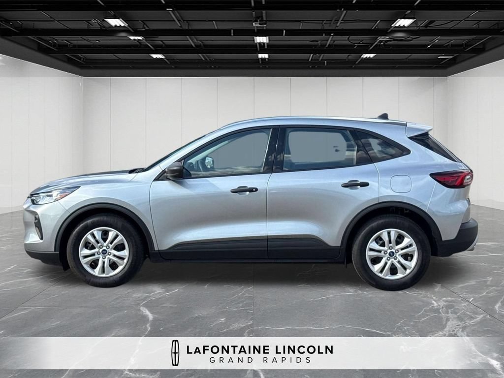 Used 2023 Ford Escape FWD image 2
