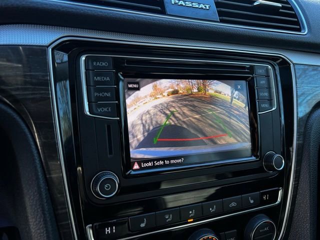 Used 2018 Volkswagen Passat 2.0T SE FWD image 39
