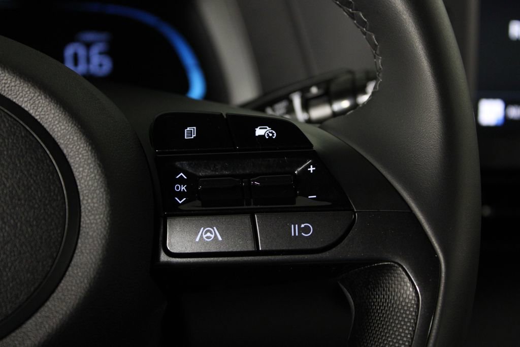 Certified 2025 Hyundai Elantra Sport image 25