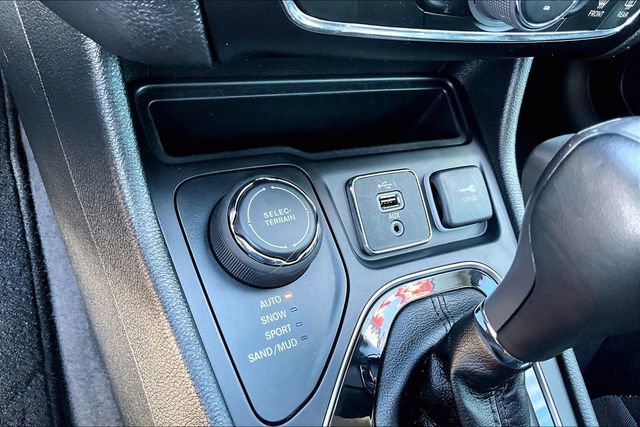 Used 2023 Jeep Cherokee Altitude Lux image 24