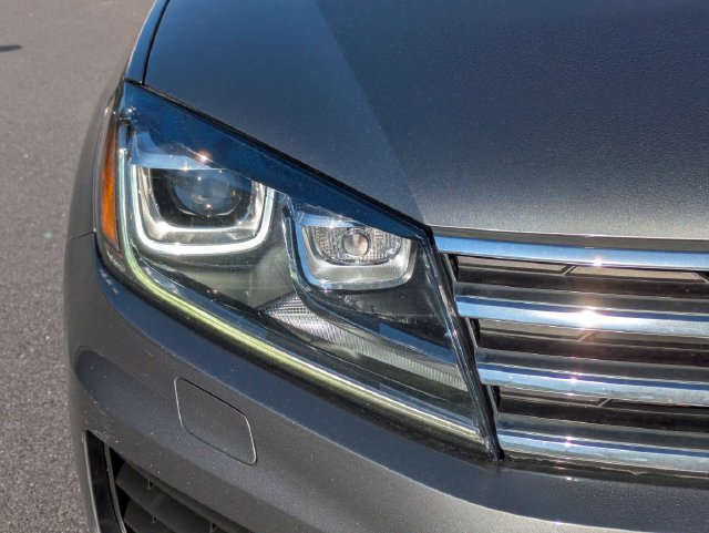 Used 2016 Volkswagen Touareg Sport AWD/4WD image 10