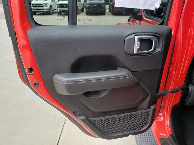 Used 2021 Jeep Wrangler Unlimited Sahara AWD/4WD image 13