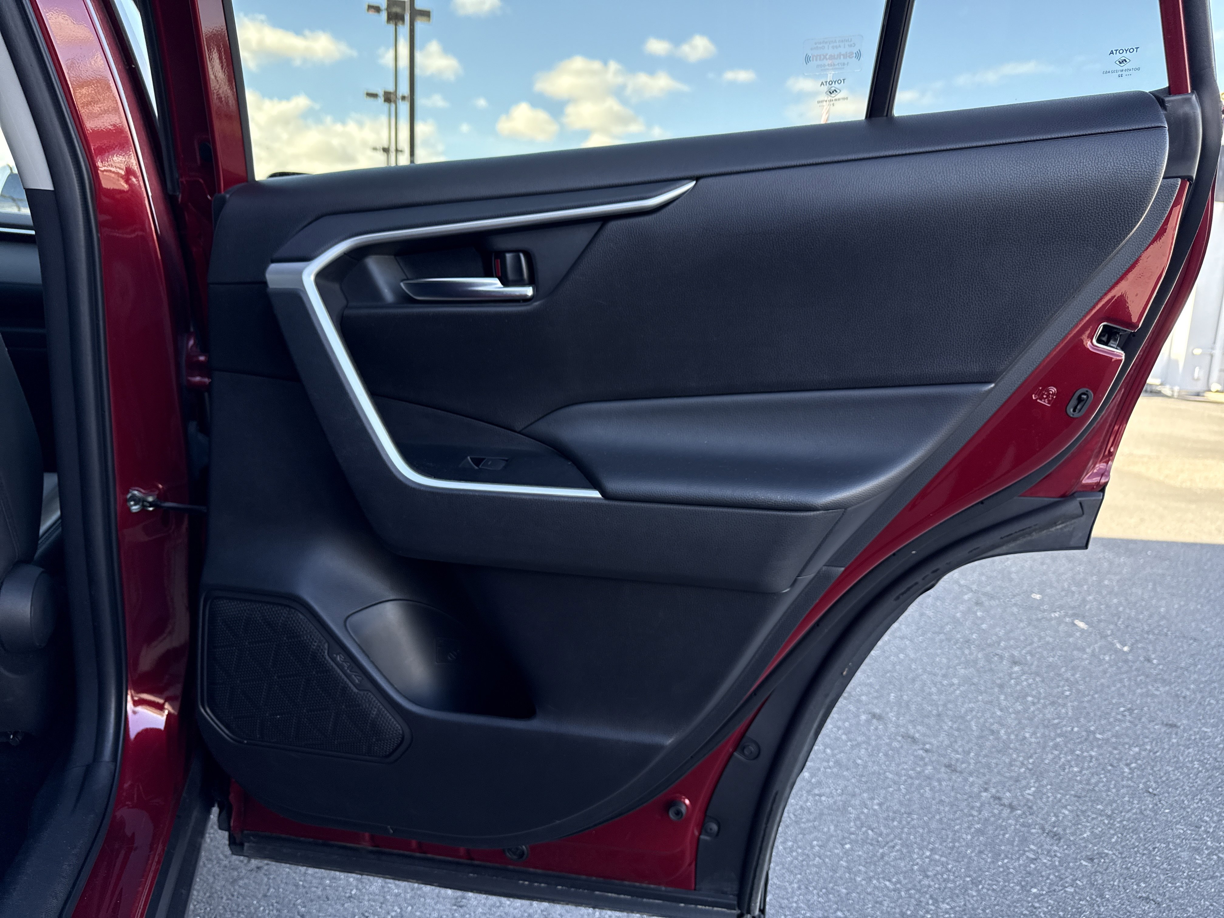 Used 2022 Toyota RAV4 XLE Premium image 40