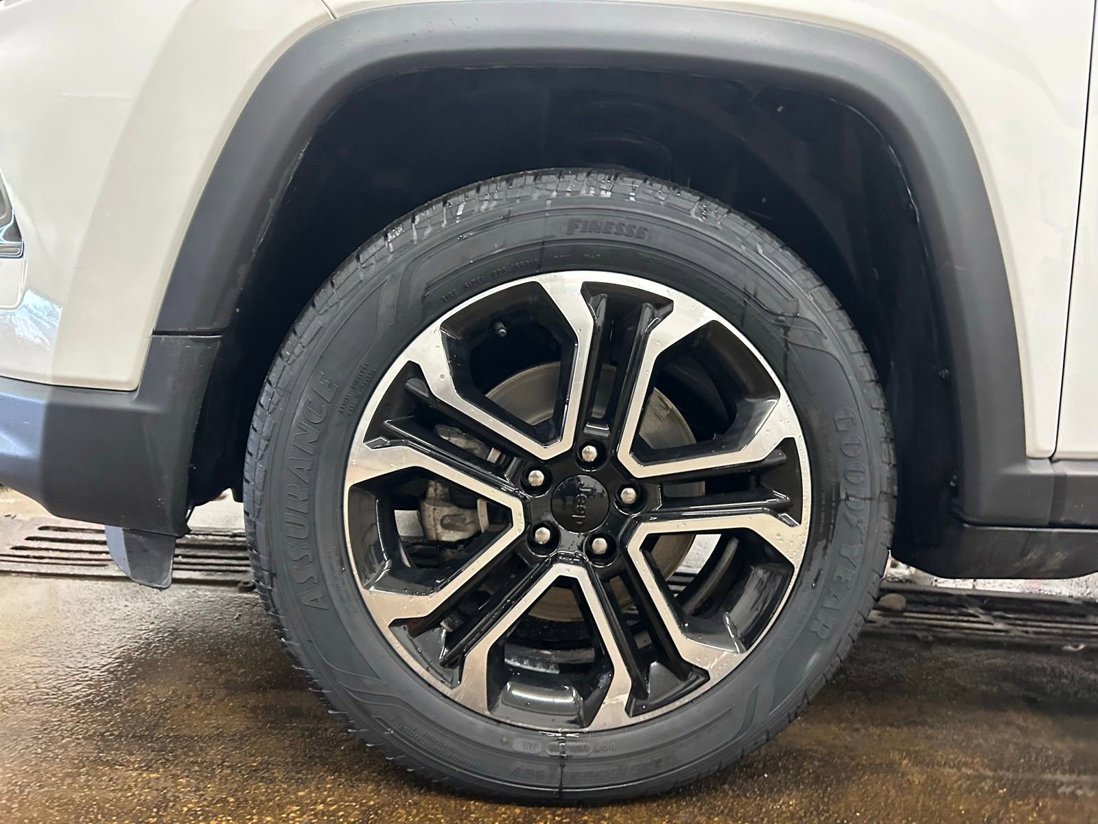 Certified 2022 Jeep Compass Limited image 34