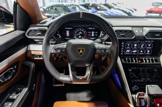 Used 2022 Lamborghini Urus AWD/4WD image 20
