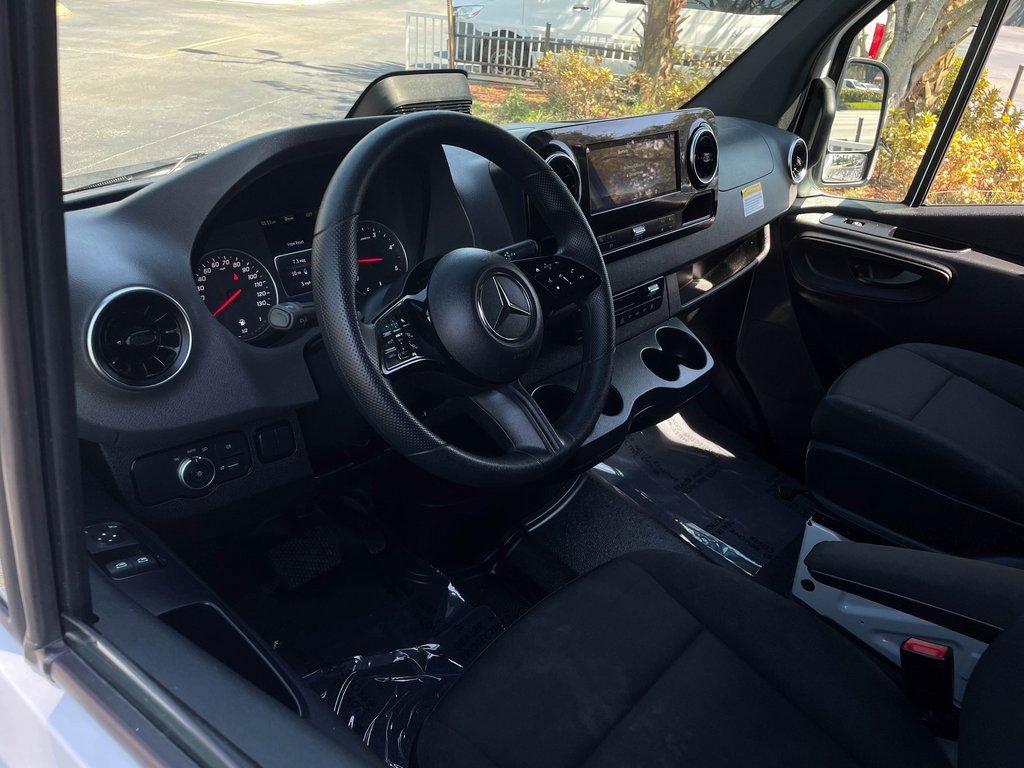 Used 2025 Mercedes-Benz Sprinter 2500 image 12