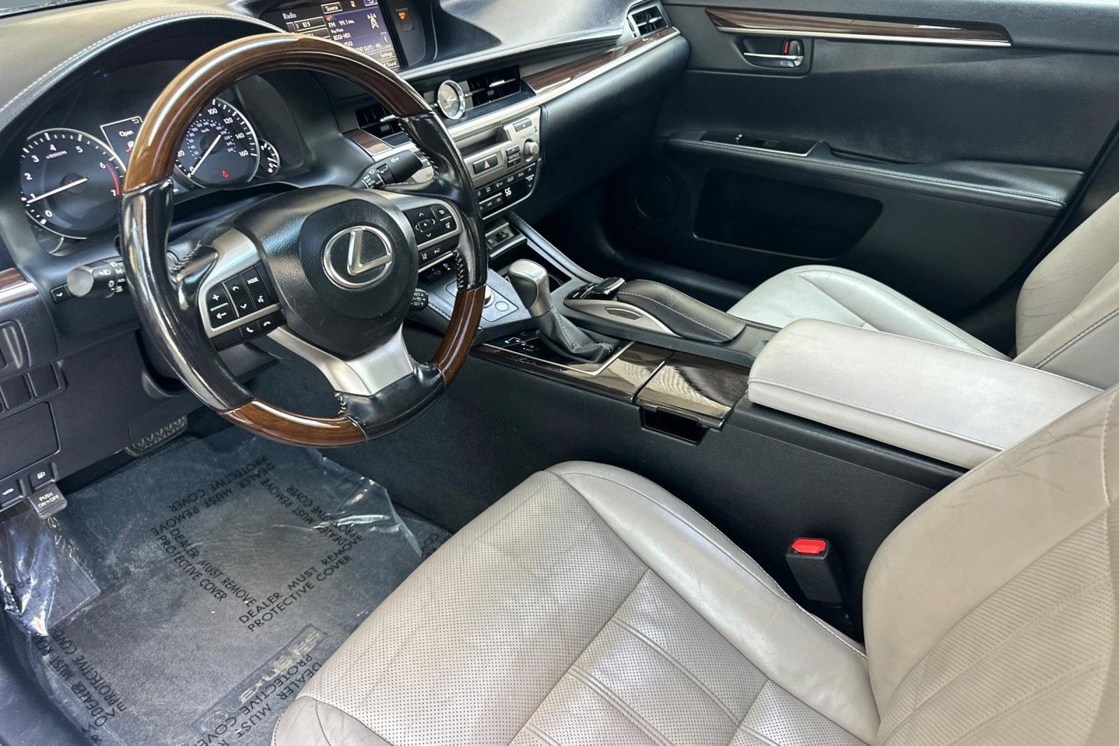 Used 2016 Lexus ES 350 F Sport w/ Luxury Package w/Wood Trim FWD image 4