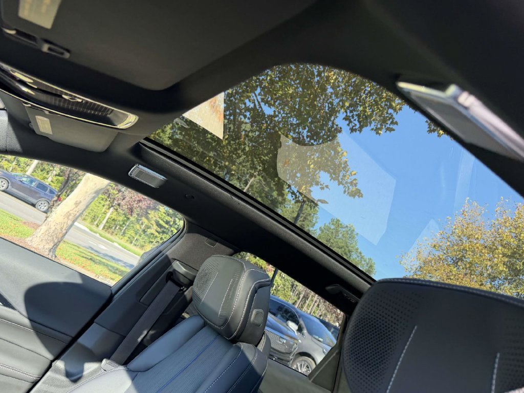 New 2027 Cadillac Lyriq Premium Luxury w/ LPO, Floor Liner Package AWD/4WD image 17