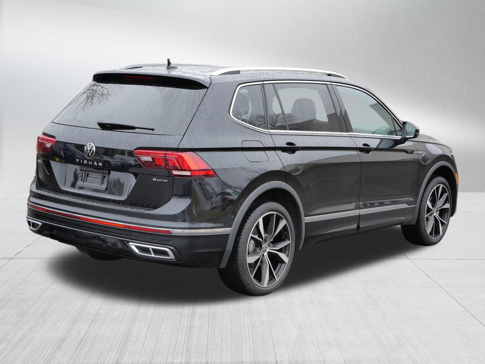 Used 2023 Volkswagen Tiguan SEL R-Line image 7